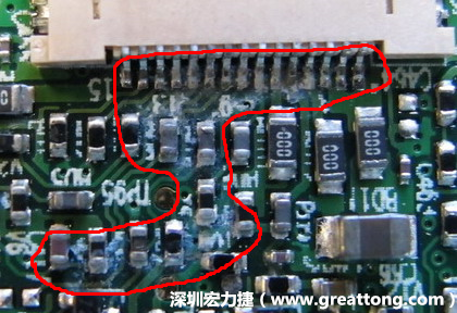 電路板疑似腐蝕氧化，懷疑電流異常過熱造成