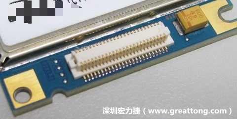 PCBA大講堂：板對(duì)板連接器下面裸銅設(shè)計(jì)，造成模組功能不良