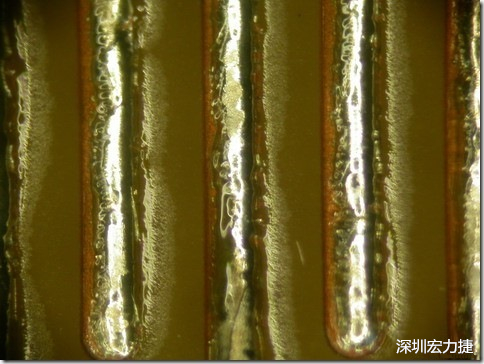 經過168小時的高溫高濕環(huán)境實驗后，此錫膏的最低SIR還可達到500,000,000 ohms，取LOG10為108.70，但是可以看到焊錫的邊上還有未吃錫的露銅，表示其吃錫狀況比較差