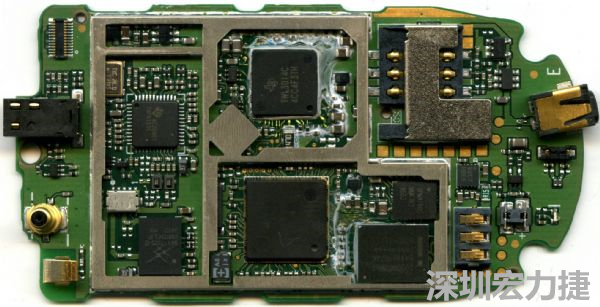 在射頻、核心處理器、高速記憶體等高頻元件區(qū)塊，可使用金屬屏蔽方式改善產(chǎn)品EMI影響問題。