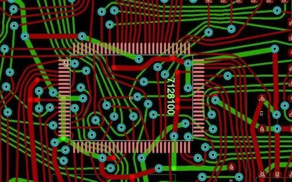 底圖：同樣的設(shè)計但采用了任意角度的布線。