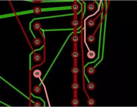 通過自動優(yōu)化導(dǎo)線形狀消除導(dǎo)線打彎(用線段近似弧線只是為了顯示沒有弧線的任何角度例子)。